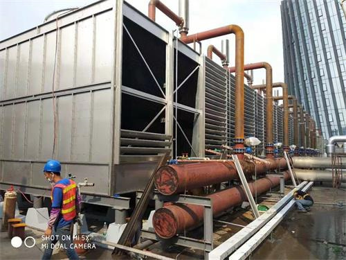 方形冷卻塔在應(yīng)用中具有這樣的優(yōu)點(diǎn),圓形冷卻塔和方形冷卻塔